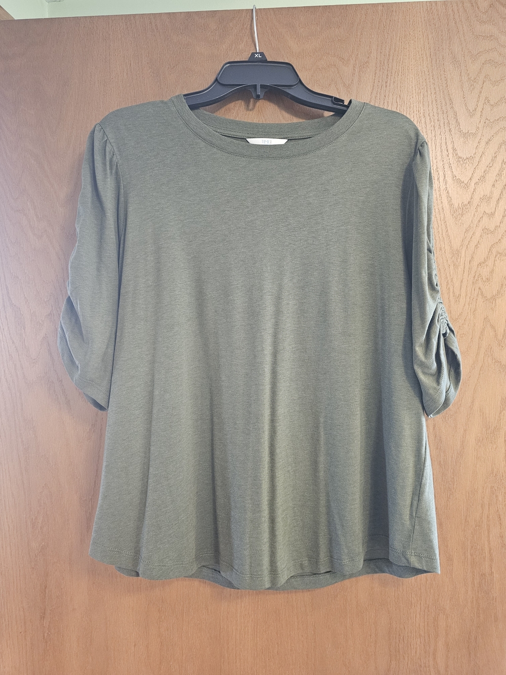 Time and Tru Olive Ruched Sleeve Short Sleeve Top
